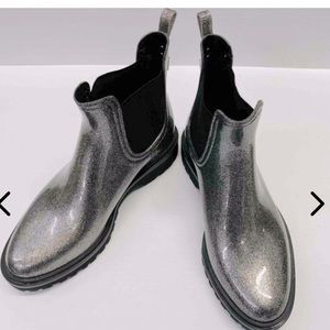 🔥🔥Michael Kors Silver Boots Size 9